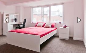 Budget Double Room Close To Leeds University And City Centre