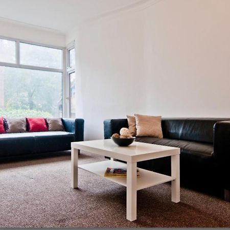 Budget Double Room Close To Leeds University And City Centre Exterior photo